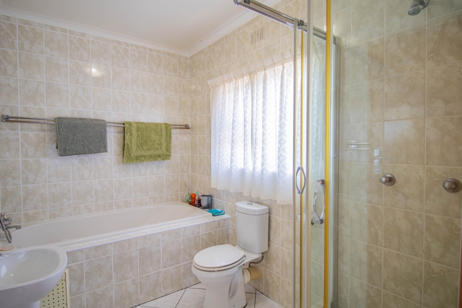 6 Bedroom Property for Sale in Myburgh Park Western Cape